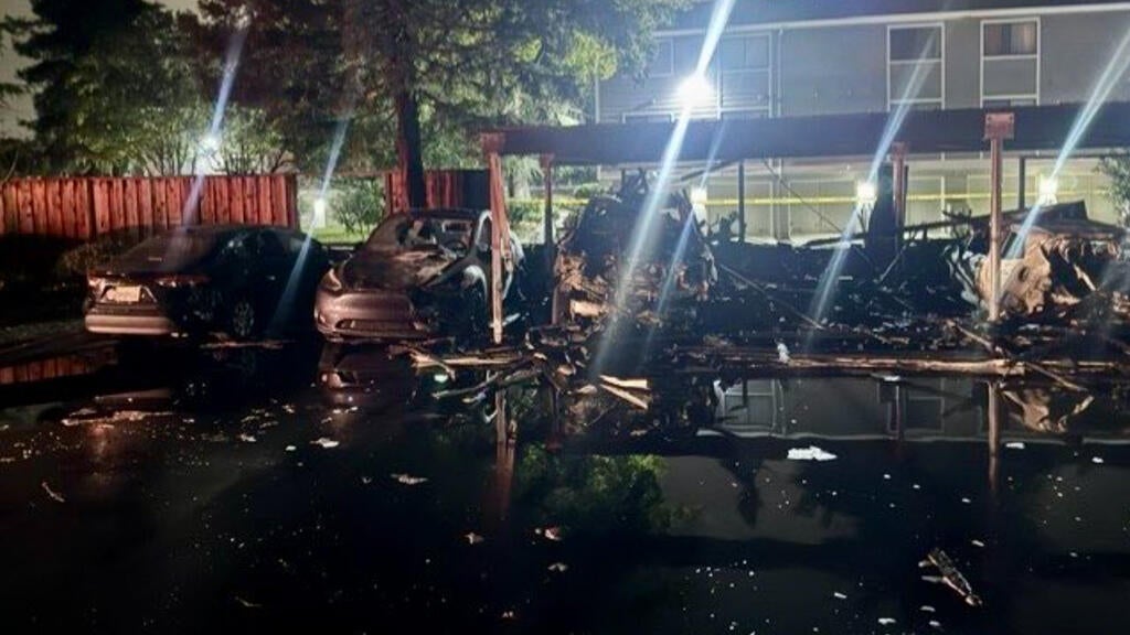 Overnight fire at San Jose housing complex damages more than 20 vehicles, carport — CBS Bay Area (KPIX), Sugar Land Community news