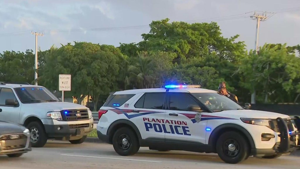 Deadly motorcycle crash shuts down lanes in Plantation — CBS Miami, Sugar Land Community news