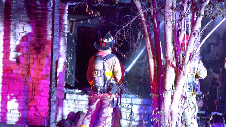 One person dies, another person and a dog rescued from Blakeley Drive house fire — KENS 5 (San Antonio), Sugar Land Health news