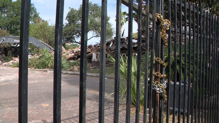 Historic Kirby mansion in Midtown before demolition